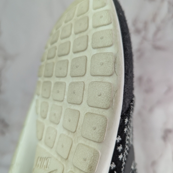 Nike Roshe Run Women 10 Gray Black Tribal Shoe Sneaker Felted Wool 685286-001 - Picture 11 of 12